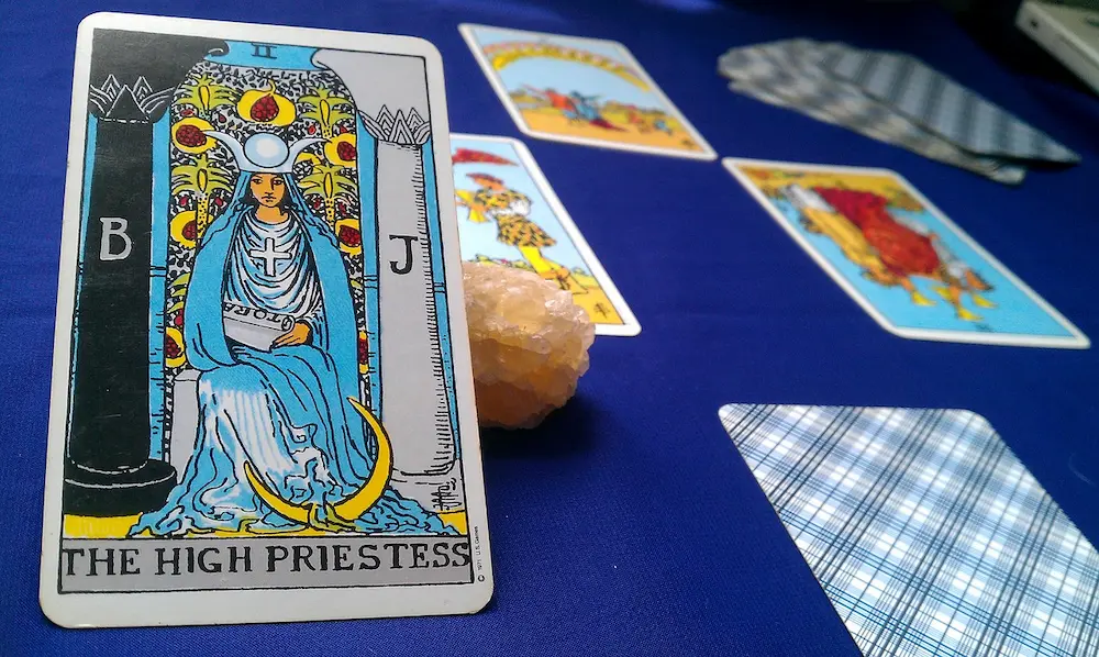 Como funciona uma sessão de Tarot Terapêutico? • Guia da Alma